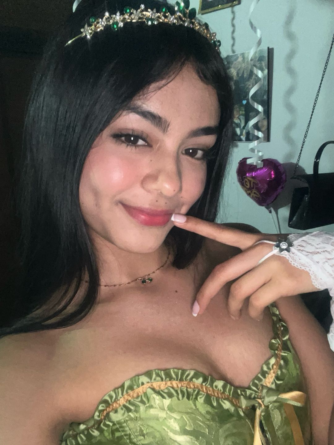Dani, 25, live for a face-to-face video chat on SisoMeet