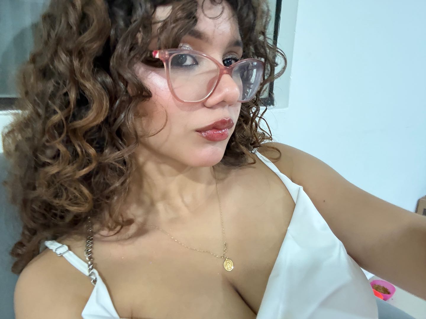 Sarah, 26, available for a private 1v1 video call on SisoMeet